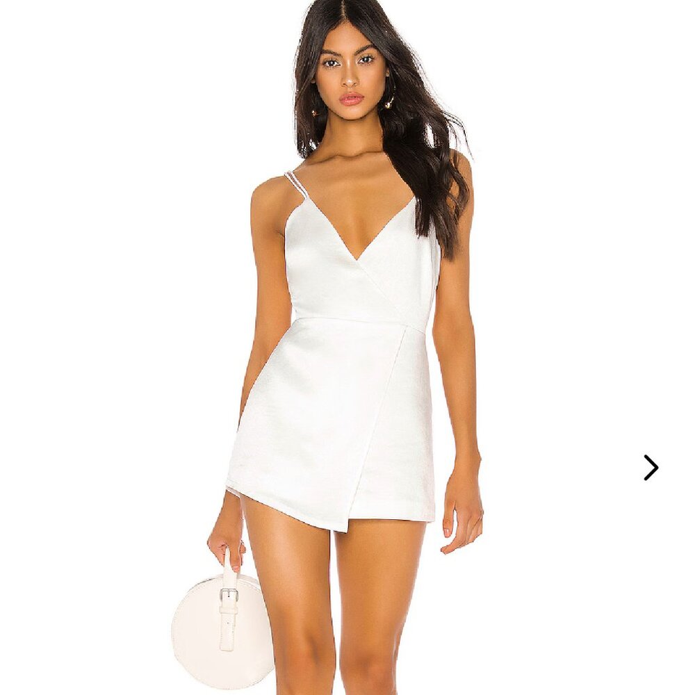 NWOT Lovers + Friends LIGHT BLUE linen blend romper size XS